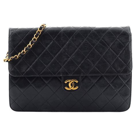 pochette chanel beauty|chanel vintage clutch with chain.